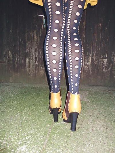 25P Nylon upskirt - just legs in nylons 3