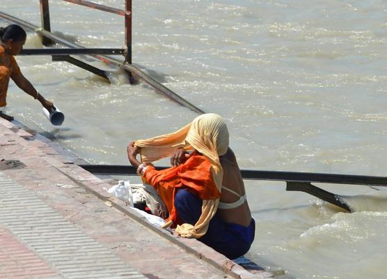 14P Desi woman bathing