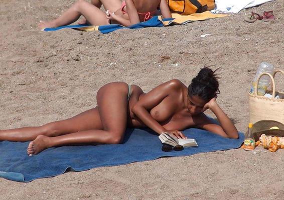 25P I love nude beaches