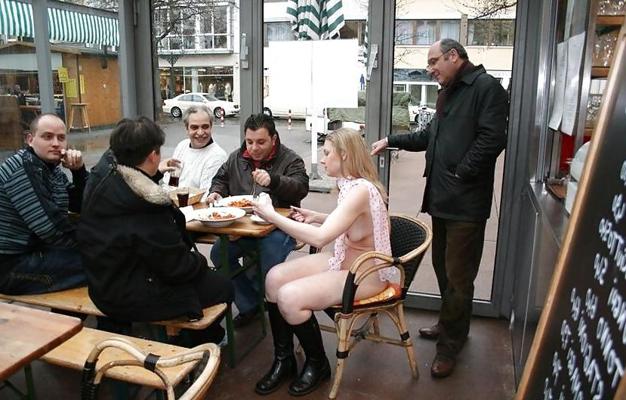 25P Public 18 outdoor flashing nudist