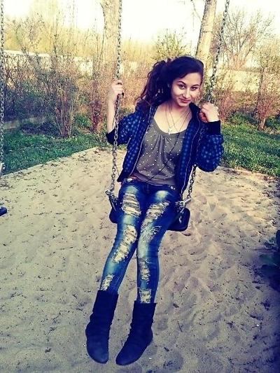 25P Teen sluts in tight jeans 3.