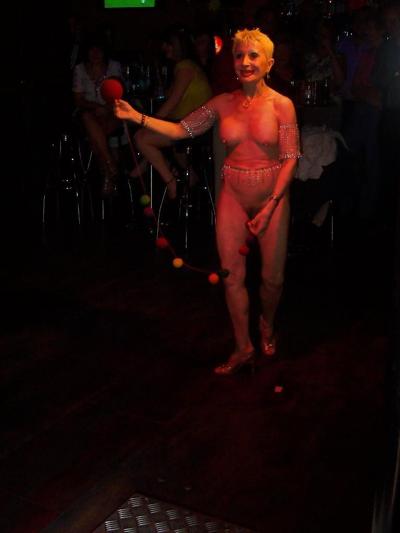 25P MATURE AND GRANNY SHOW THEIR BITS