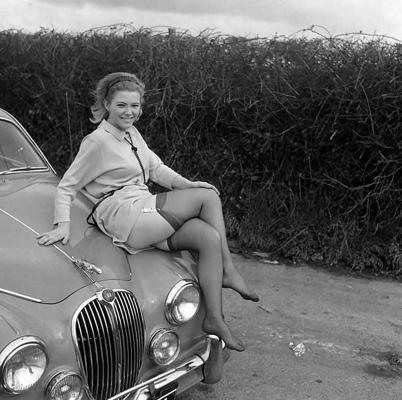 25P Three English ladies 1960s