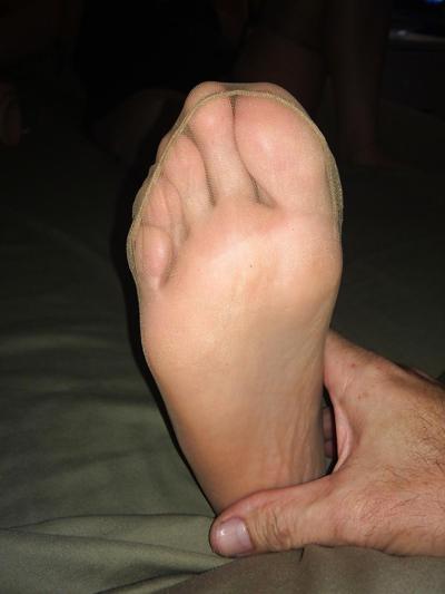 25P Her sexy nylon feet