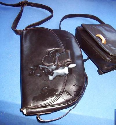 10P クソ黒い革財布