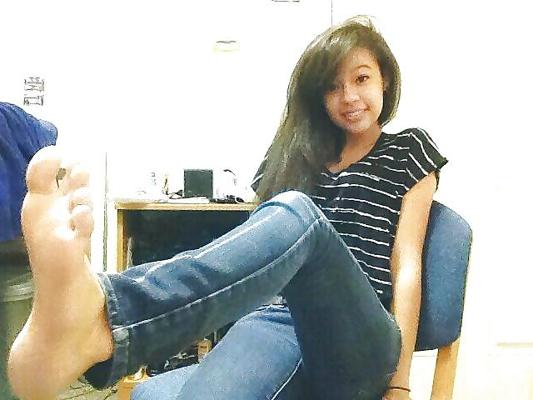 25P Asian girls feet