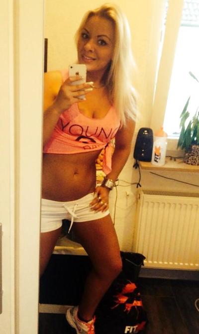 12P Sexy german bitch to fuck and breed