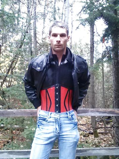 11P Latex en public