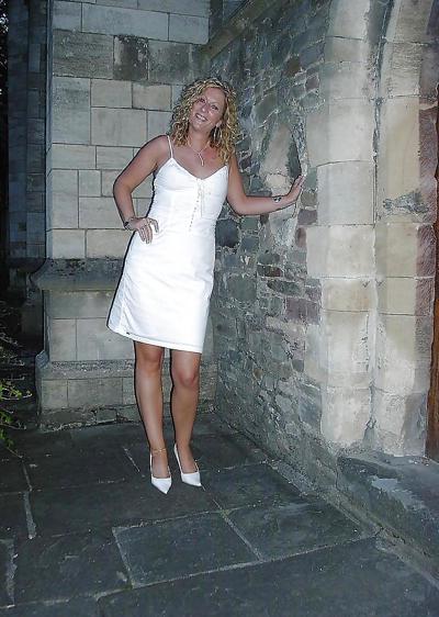 5P British Wife Toni