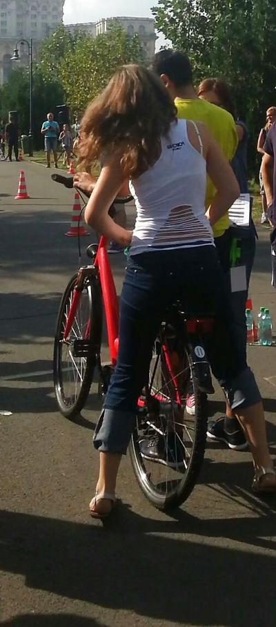 25P Spy sexy women in bicycle romanian