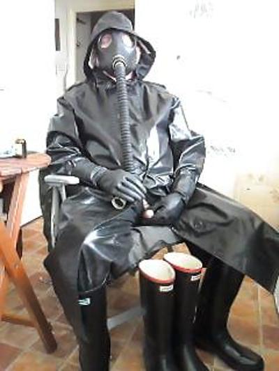25P Relaxing in rubber.