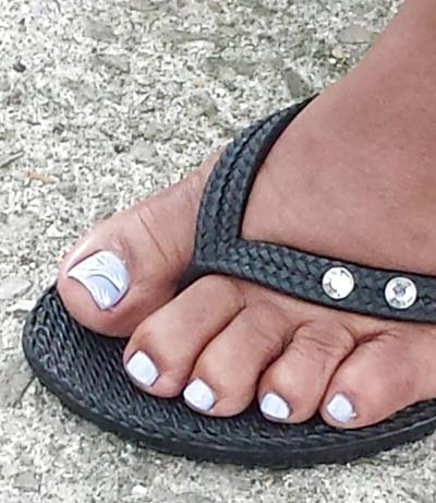 6P Pretty toes and feet