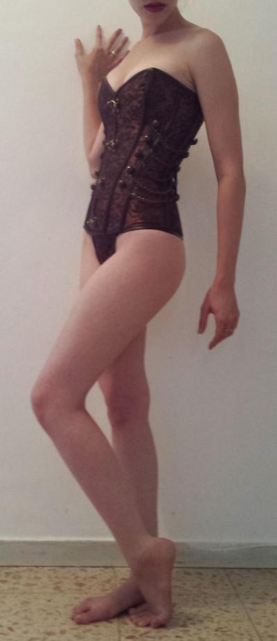 7P Wife in corset