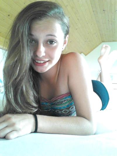 25P Sexy Female Feet