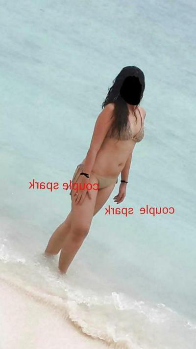 4P Sexy Desi Indian Couple on Beach