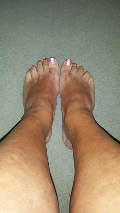 5P Beautiful sexy tanned feet 