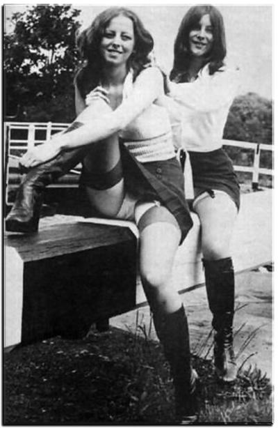 25P Vintage ladies wearing white panties 4.