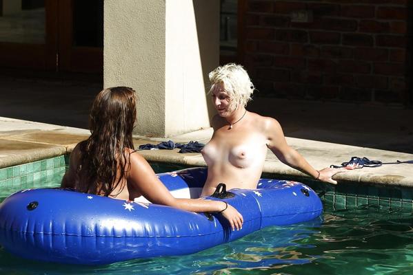 12P Lana & Magda at the swimming pool