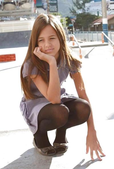 16P Sweet pantyhose girls 