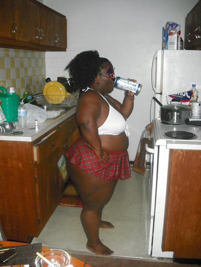 25P Ebony BBW MILF showing off her assets