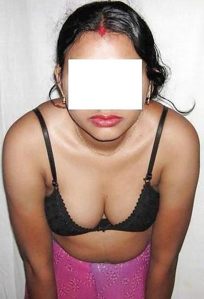 25P インド人の妻が顔を隠す