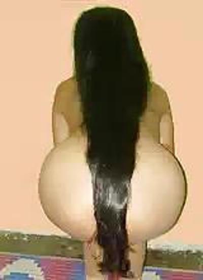 7P Ma tante nue aux cheveux longs