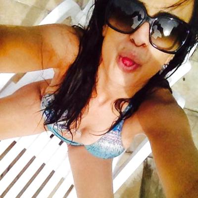 25P Una chica francesa llamada Nesrine B.