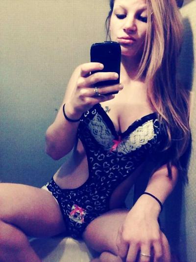 22P FaceBook chick got a ass and aint shy