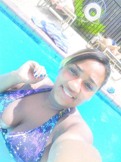 8P Black milf bbw downblouse and cleavage