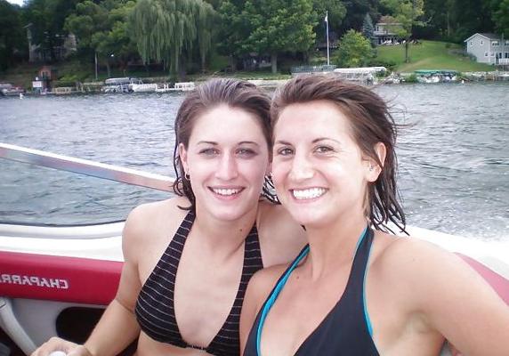 24P College babes with hot, skinny, tight bodys