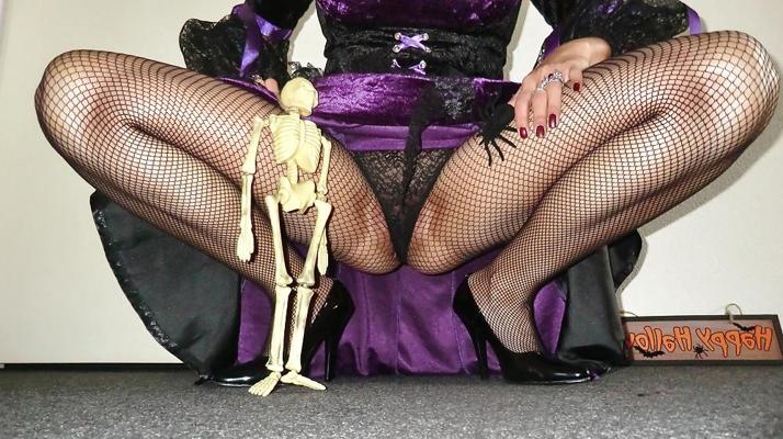 20P Mein Halloween-Outfit Nr. 1 Upskirt in Netzstrumpfhosen