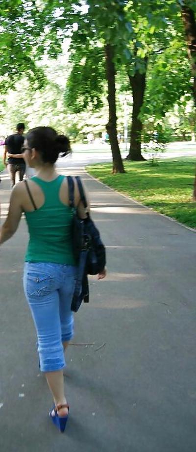 25P Spy sexy old + young in parck romanian