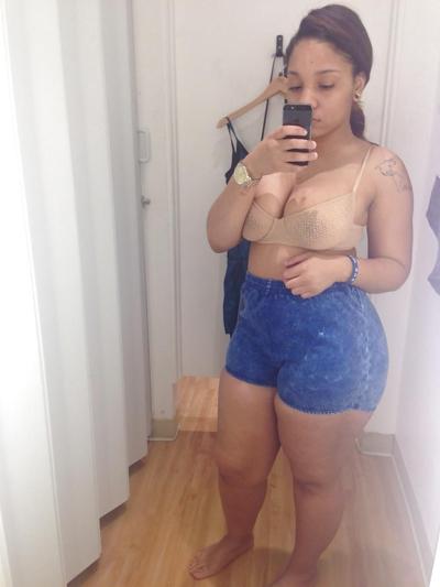 21P Thick Black Girl Selfie