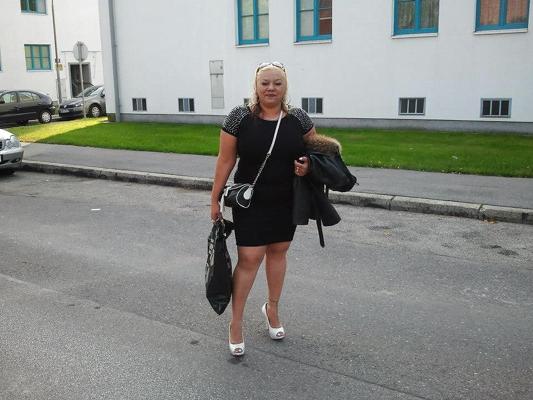 16P Fat Mature Whore