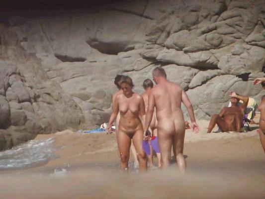 25P I am a horny nudist