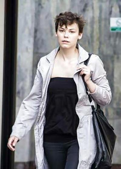 25P Spy sexy old + young in street romanian