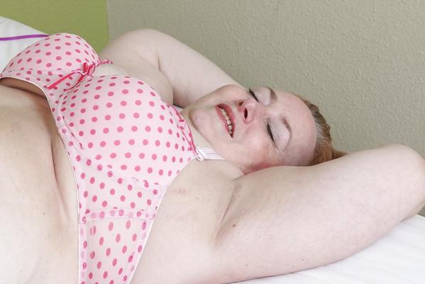 25P Shy BBW in pink polkadots