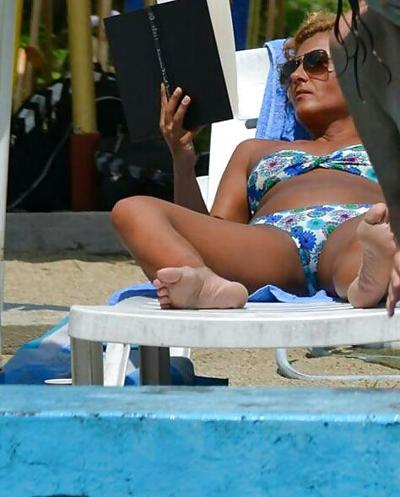 20P Spy sexy old + young in pool romanian