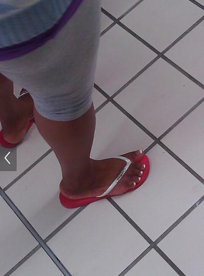 22P Ebony Toes In Flip Flops Fetish