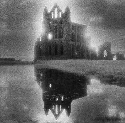 21P Gothic-Art by Simon Marsden