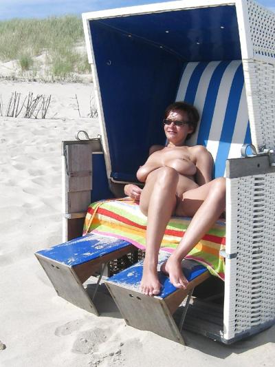 25P Sexy amateur mature - lovely tits 