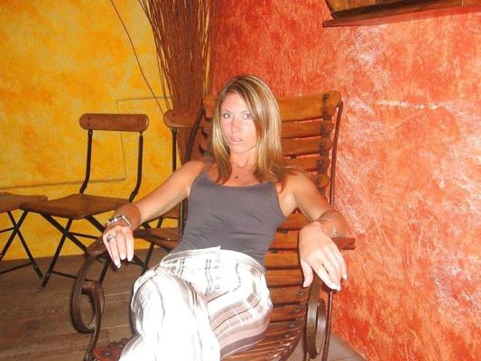 10P Mom relaxes on holiday