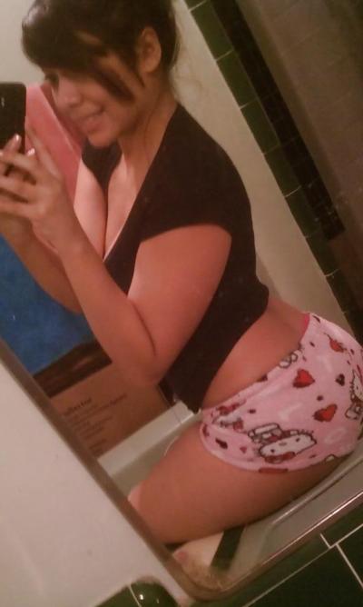 25P Gorgeous Horny Latina 