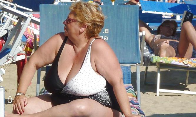 25P Sexy Grannies on the beach! Amateur SpyCam!