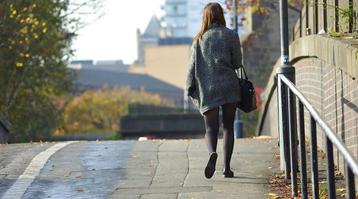 4P British Girl on a Bridge