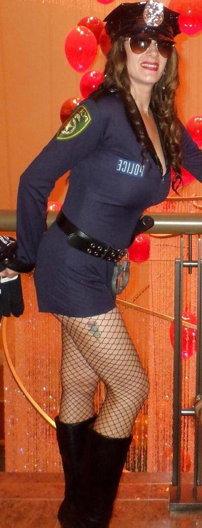 8P Old sis halloween costume