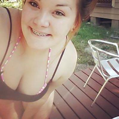 7P Soy puta cleavage and downblouse