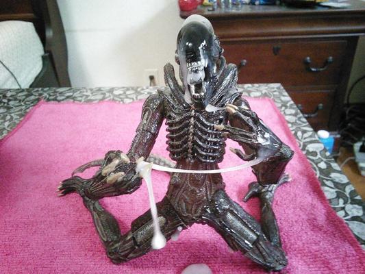 6P Cum On: Xenomorfo