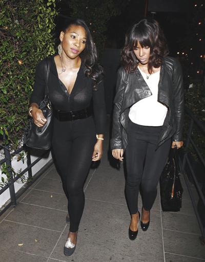 14P Serena Williams et Kelly Rowland culs en spandex sexy