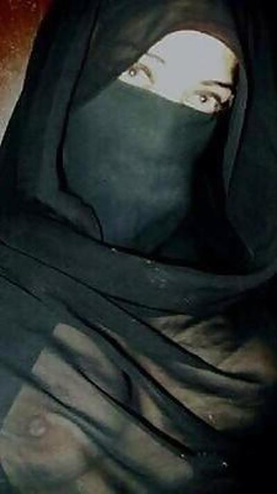 15P ARAB AMATEUR MUSLIM BEURETTE HIJAB BNAT BIG ASS vol.24